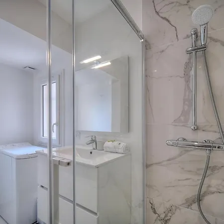 Immogroom - Spacious 3-room - Garage - Terrace - Air Conditioning דירה